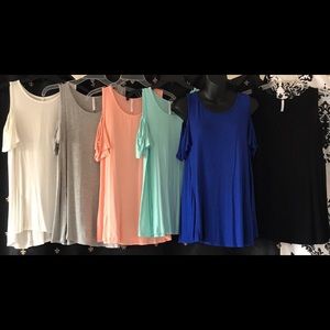 💕6 tops $30💕 Acting Pro Cold shoulder Tops